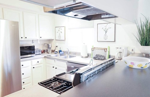 San Clemente Condo | Walk to Beach! - Gorgeous San Clemente Cottage