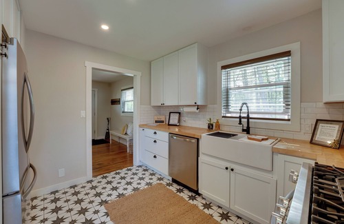 Beachwood-Bluffton Cottage | Walk to Beach: Lake Michigan Getaway!