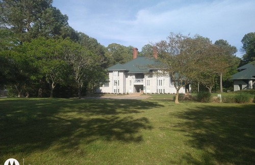 Kingsmill Condo | Walk to beach, lovely large 2bdrm 2bath by lake, "Kingsmill on the James"