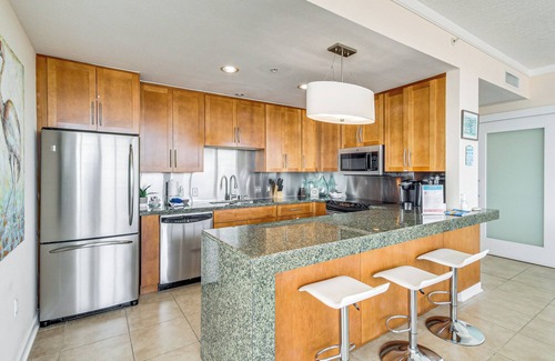 Biloxi Condo | Walk to Beach: Luxury Biloxi Condo w/Pool Access!