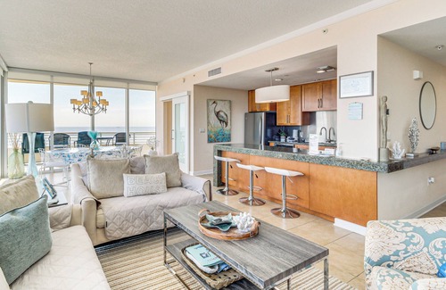 Biloxi Condo | Walk to Beach: Luxury Biloxi Condo w/Pool Access!