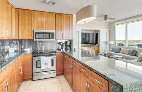 Biloxi Condo | Walk to Beach: Luxury Biloxi Condo w/Pool Access!