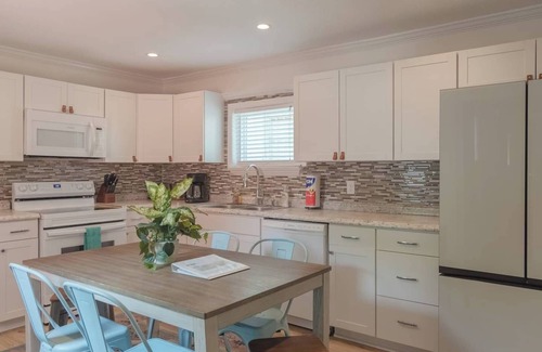 Daytona Beach House | Walk to Beach & Ocean Center/Garage/60' Driveway. PETS OK!