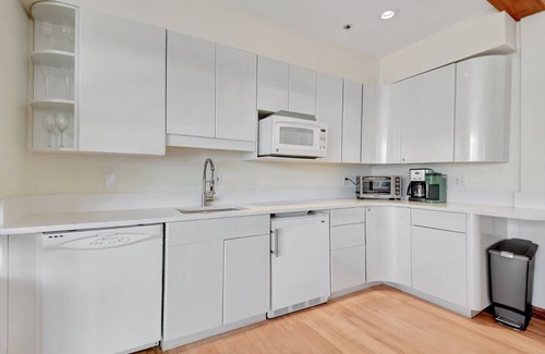 Palm Beach - West Palm Beach Condo | Walk To Beach! Palm Beach Penthouse Suite 4 Guests
