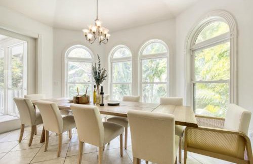 Captiva House | Walk to Beach PoolHot Tub Game Room Captiva 5BDR Coco Mango by AvantStay