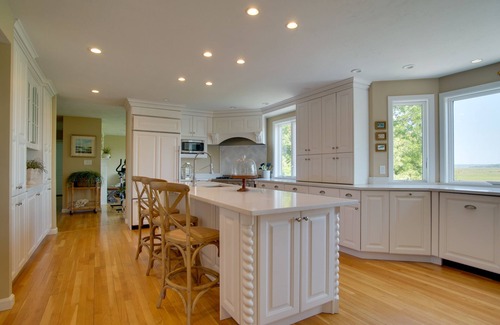 West Barnstable House | Walk to Beach: Spacious Cape Cod Abode w/Deck!
