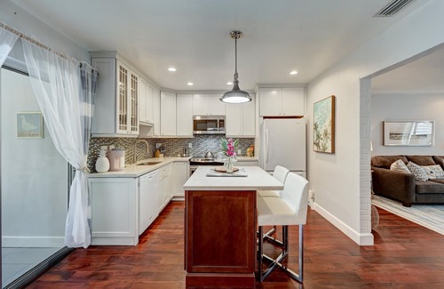 Pompano Beach Villa | Walk to beach & Waterfront Hideaway
