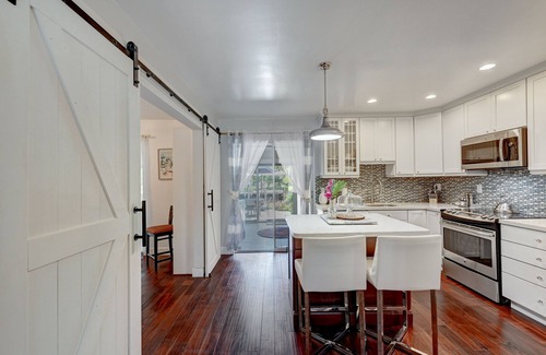Pompano Beach Villa | Walk to beach & Waterfront Hideaway