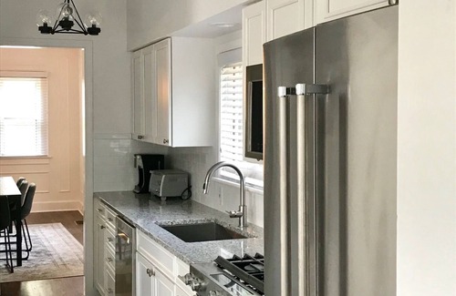 Angell House | Walk to Big House, campus-bars-restaurants. Fully renovated & HUGE. Sleeps 20.