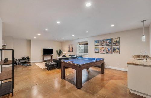 West Colfax House | Walk To Broncos Stadium Hot Tub & Rooftop
