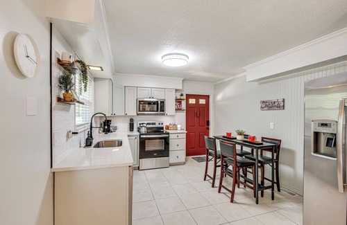 Griffin Heights House | Walk to Campus, FSU Photo Wall: Inviting Retreat!