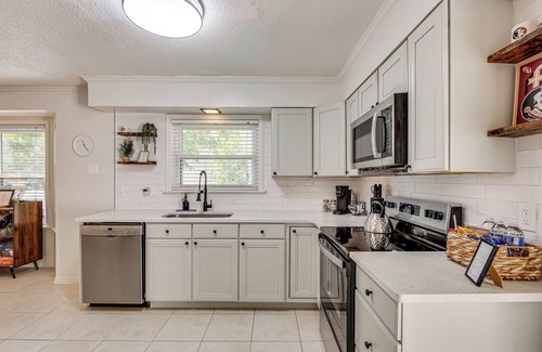 Griffin Heights House | Walk to Campus, FSU Photo Wall: Inviting Retreat!