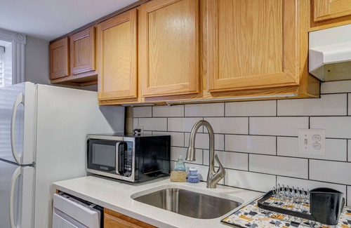 Stanton Park Apartment | Walk to Capitol Building: Cozy DC Apartment