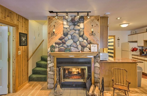 Friendship Cottage | Walk to Castle Rock County Park: Rustic Cabin