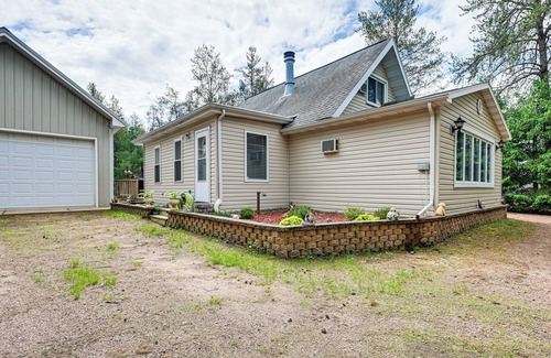 Friendship Cottage | Walk to Castle Rock County Park: Rustic Cabin