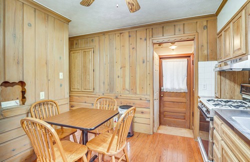 Salem Apartment | Walk to Centennial Park: Apartment w/Garage!