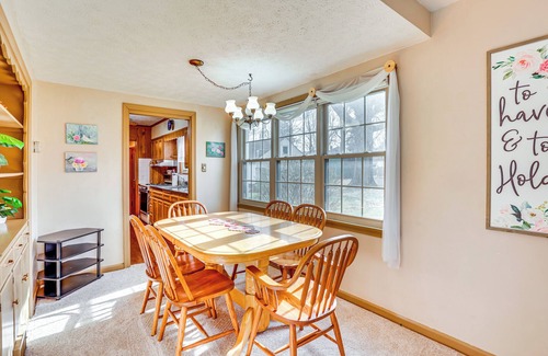 Salem Apartment | Walk to Centennial Park: Apartment w/Garage!