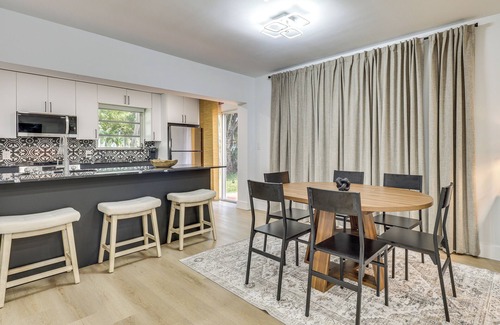 Coral Springs House | Walk to City Center: Modern Coral Springs Getaway