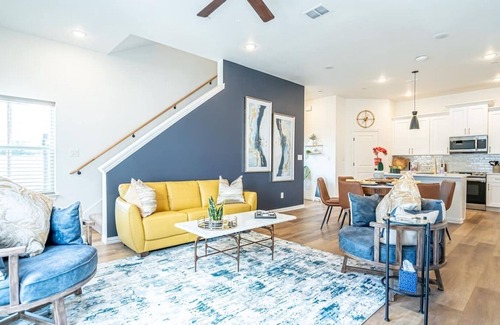 Arlington House | Walk to Cowboys Football | Luxury In Best Location