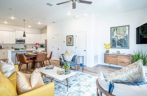 Arlington House | Walk to Cowboys Football | Luxury In Best Location