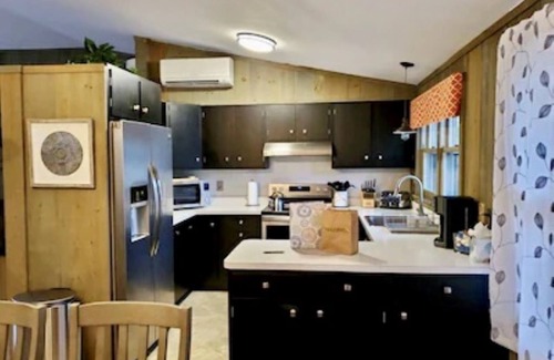 North Conway Condo | Walk to Cranmore and North Conway Village! Condo w/AC, W/D, Pool