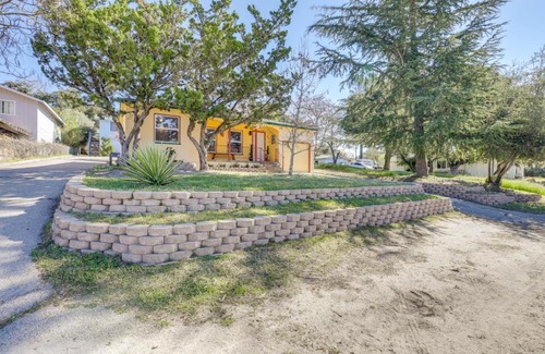 Atascadero House | Walk to Downtown Atascadero Cottage with Sunroom!