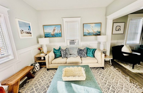 Petoskey House | Walk to Downtown, Cozy, Charming 3BR/1.5 BA with Heat & AC