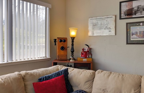 Murphys House | Walk to Downtown: Eclectic Murphys Home w/Decks!