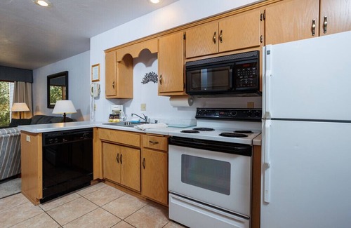 Fish Creek Condo | Walk to Downtown Fish Creek, Steps from Door Community Auditorium