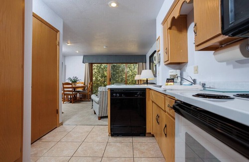 Fish Creek Condo | Walk to Downtown Fish Creek, Steps from Door Community Auditorium
