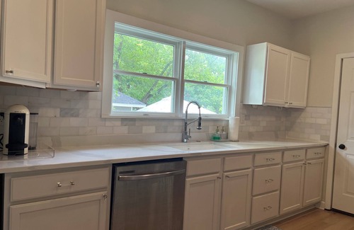 Lake Geneva House | WALK TO DOWNTOWN & LAKE GENEVA BEACH - Charming Updated Farmhouse Sleeps 10