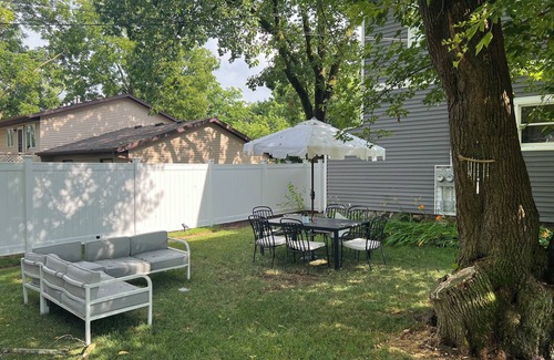 Lake Geneva House | WALK TO DOWNTOWN & LAKE GENEVA BEACH - Charming Updated Farmhouse Sleeps 10
