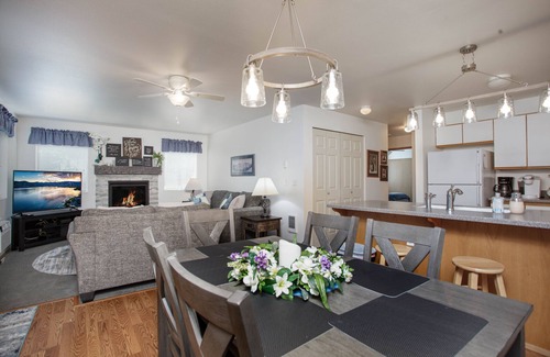 Downtown Leavenworth Condo | Walk to Downtown, Summer Air Conditioning and Free Parking, Pets, Grnd Flr