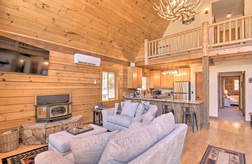 Duck Creek Village Cabin | Walk to Duck Creek Village: A-Frame Getaway!