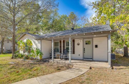 Commerce House | Walk to East Texas AandM! Home with Pet-Friendly Yard
