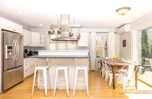 Edgartown House | Walk to Edgartown Wharf - Upgraded Vineyard Home with A/C and Outdoor Area
