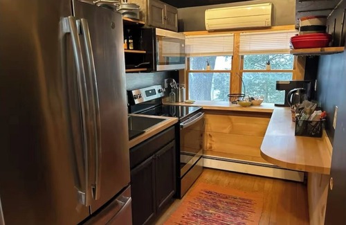 New Paltz Apartment | Walk to Everything Charming 2-bedroom apartment in fabulous New Paltz