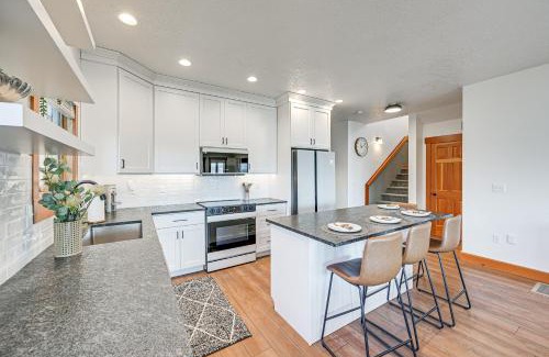 Polson House | Walk to Flathead Lake Polson Home with Balcony