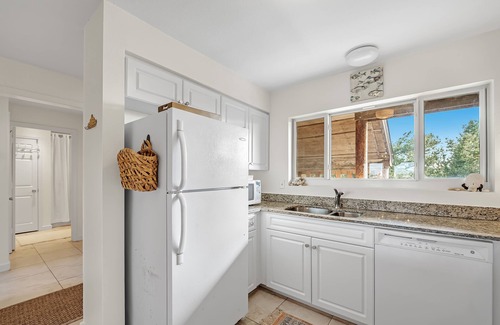 Ono Island Condo | Walk to FloraBama | 2 Pools | 2 Boat Docks w/Slips | My Beach Getaways