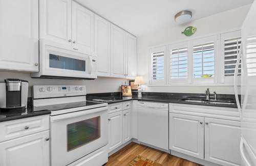 Ono Island Condo | Walk to FloraBama | Beachfront | 2 Pools, 2 Boat Docks w/Slips | My Beach Getaways