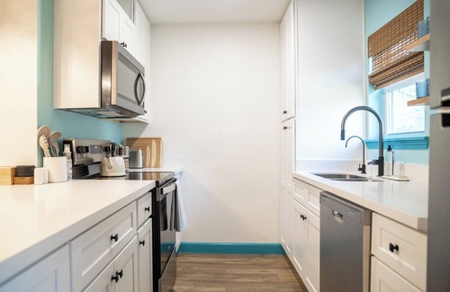 Biloxi Condo | Walk to Front Beach, Eco-Friendly, Pool, King Beds