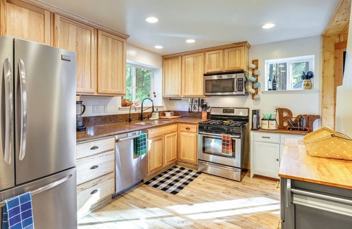 Twain Harte Cabin | Walk to Golf, Lake: Twain Harte Cabin w/Fireplace