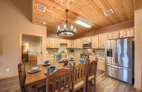 Gruene Condo | Walk to Gruene Hall and Shops! Dance the night away!
