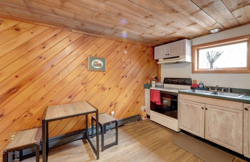 Remsen Cabin | Walk to Hinckley Reservoir: Cabin w/Deck & Yard!