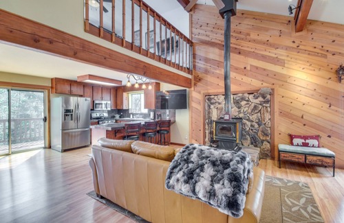 Arnold Cabin | Walk to Lake Access: Arnold Getaway w/Grills