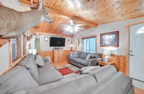 Dover House | Walk to Lake Dover Cabin with Views and Porch