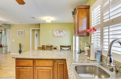 Little Woods House | Walk to Lake & Dining: Remote Working Hub w/Patio
