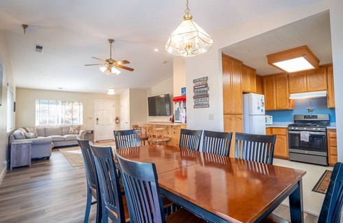 Lakehead House | Walk to Lake/Marina, Game Rm, Hot Tub, Sleeps 10 - Shasta Lakeshore Retreat #12