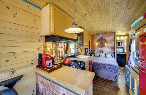 Lakeway Apartment | Walk to Lake Travis: Austin Tiny Home w/Hot Tub!