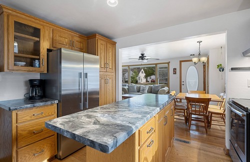 Green Bay House | Walk to Lambeau! Cozy 3 Bed ranch with fenced yard - Pet Friendly!